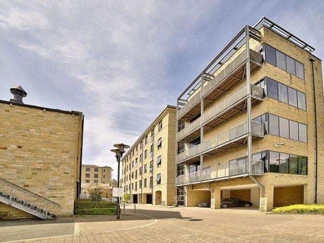 Apartment for rent in Huddersfield, West Yorkshire