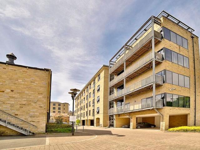 Apartment for rent in Huddersfield, West Yorkshire