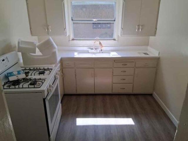 Apartment for rent in Long Beach, California