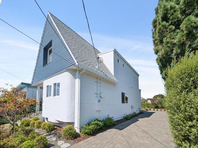 House for sale in Berkeley, Alameda County