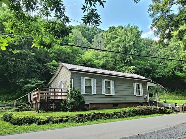 House for sale in Hinton, West Virginia