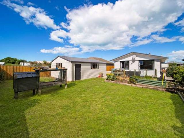House for sale in Chaslands, Canterbury