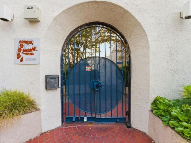 Condo for sale in Palo Alto, California