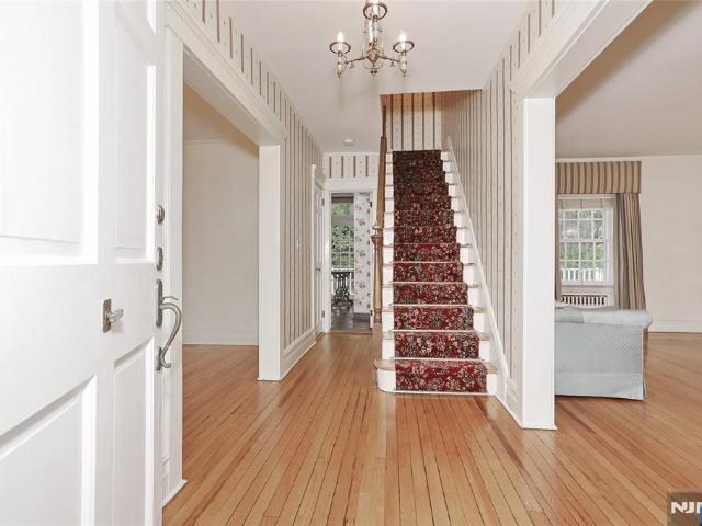 House for sale in Leonia, New Jersey