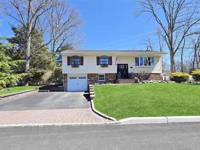 House for sale in Smithtown, New York