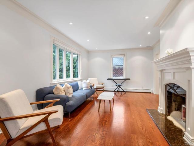 House for sale in Roslyn Highlands, Roslyn Heights