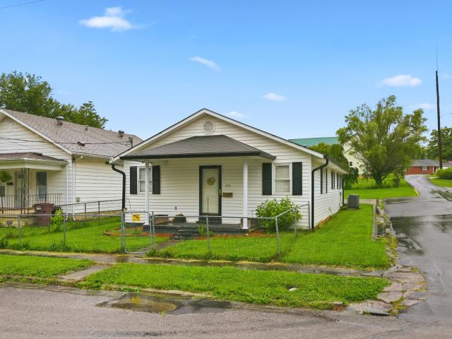 House for sale in Irvine, Kentucky