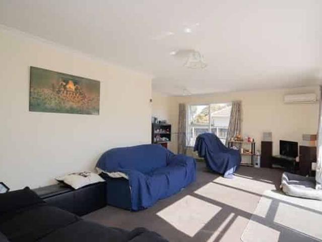 Apartment for rent in Chaslands, Canterbury