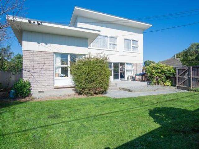 Apartment for rent in Chaslands, Canterbury