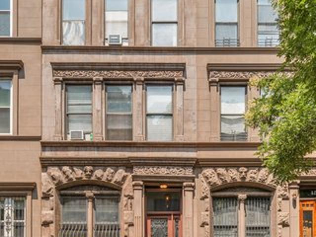 Townhouse for sale in Arverne, New York