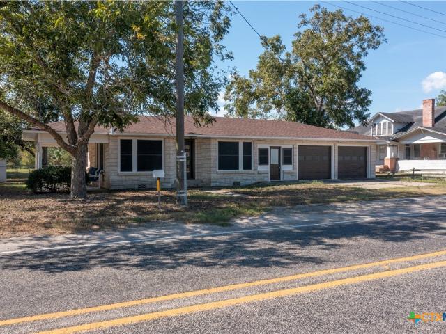 House for sale in Weesatche, Texas