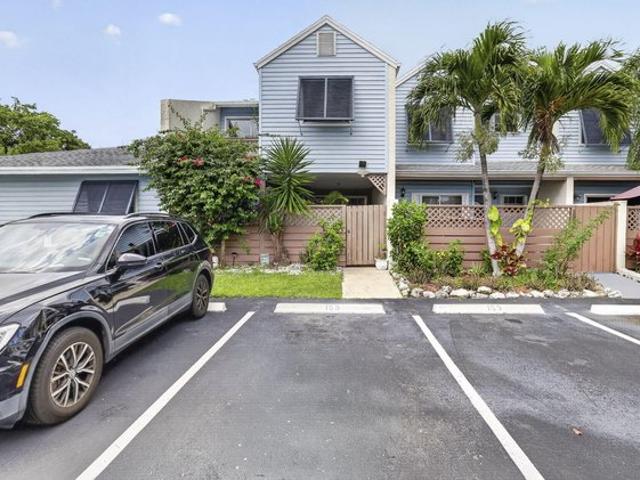 Townhouse for sale in Margate, Florida