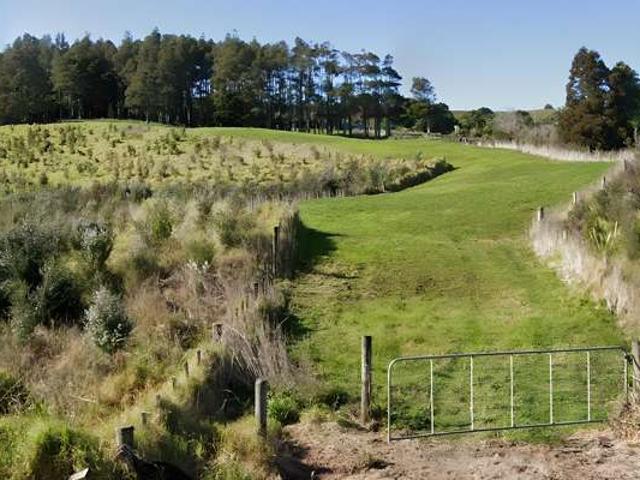 Property for sale in Waimauku