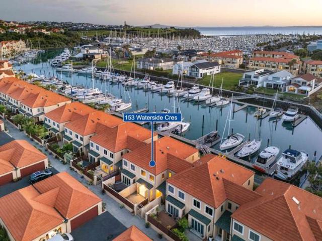 Townhouse for sale in Whangaparaoa