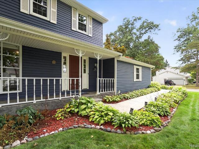 House for sale in Highgate on the Lake, Wixom