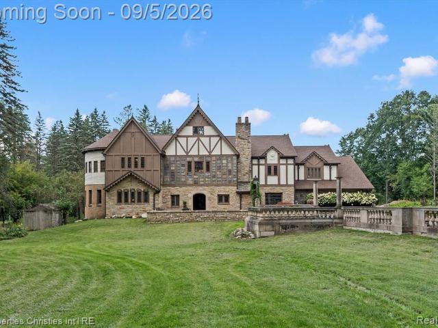 House for sale in Rochester Hills, Michigan
