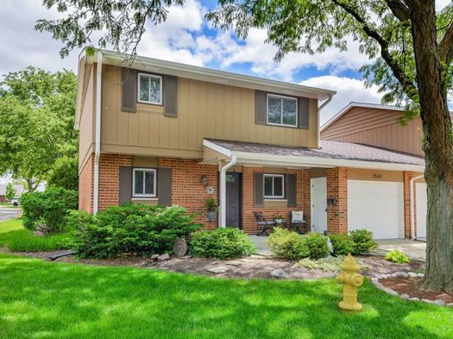 Townhouse for sale in Wheaton, Illinois