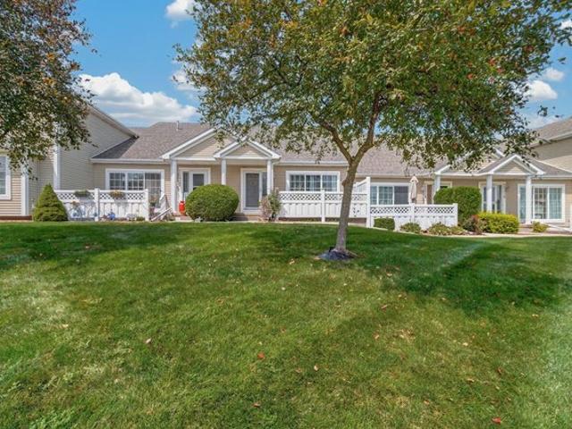 Townhouse for sale in Urbandale, Iowa