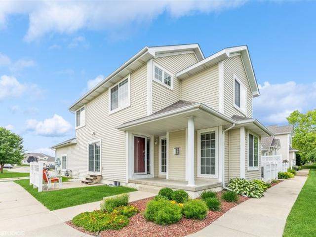 Townhouse for sale in Urbandale, Iowa