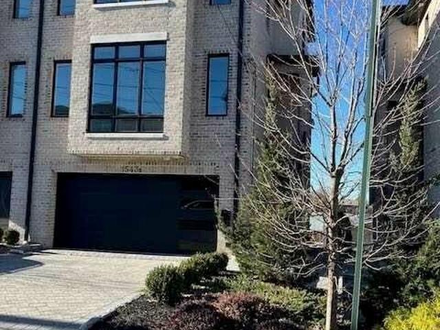 Townhouse for sale in Fort Lee