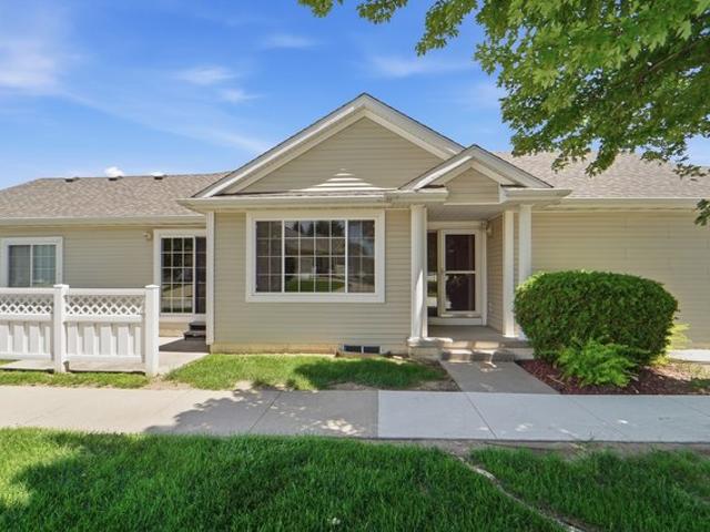 Townhouse for sale in Urbandale, Iowa