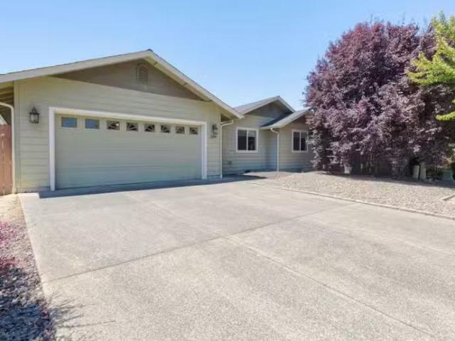 House for sale in Grants Pass