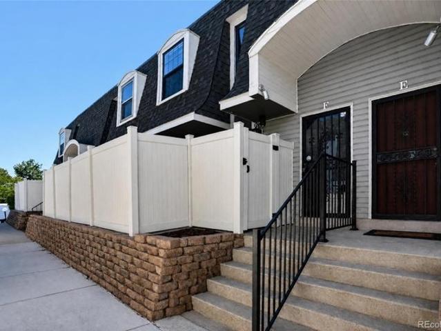 Townhouse for sale in Aurora, Adams County