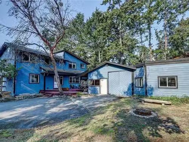 House for sale in Nanoose Bay