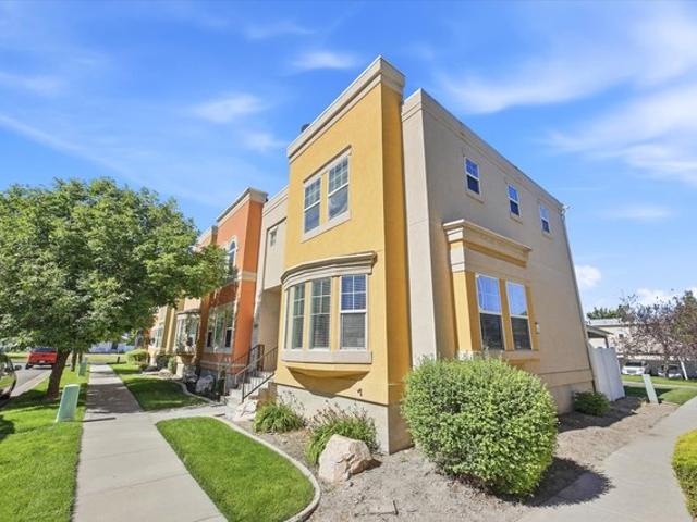 Townhouse for sale in Woods Cross, Utah