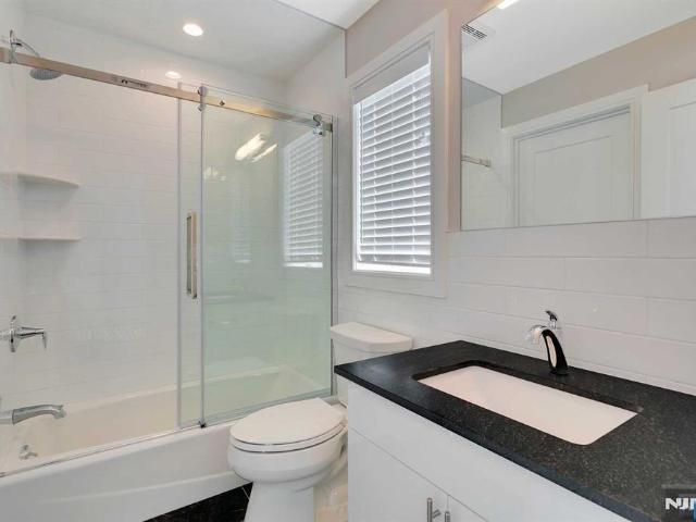 Townhouse for sale in Fort Lee