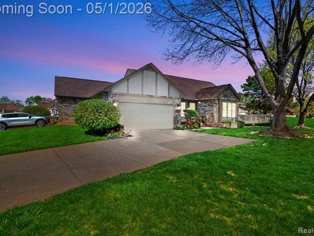 Condo for sale in Clinton Township, Michigan