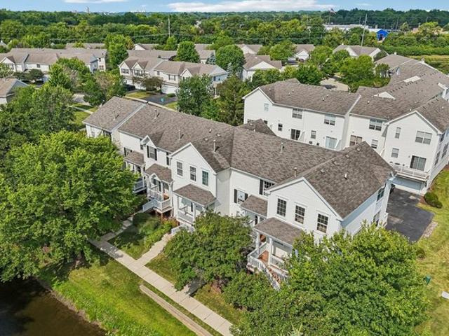 Townhouse for sale in Dekalb, Illinois