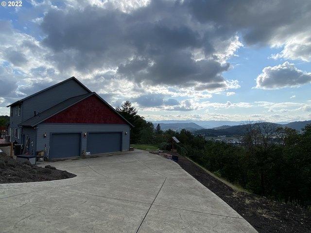 House for sale in Roseburg, Douglas County