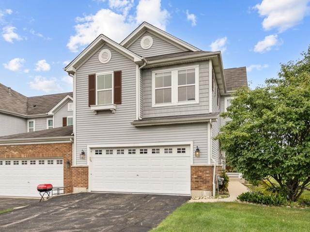 Townhouse for sale in Mchenry, Illinois