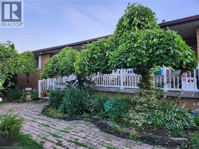 House for sale in Ancaster, Ontario