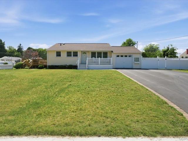 House for sale in Smithtown, New York