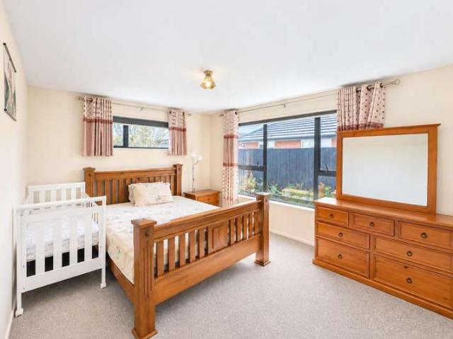 House for sale in Chaslands, Canterbury