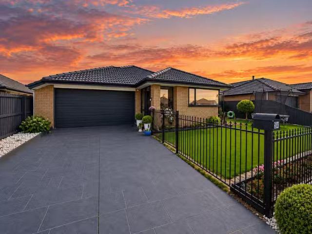 House for sale in Chaslands, Canterbury