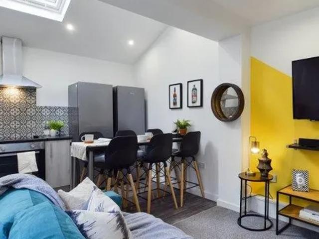 House for rent in Calderstones