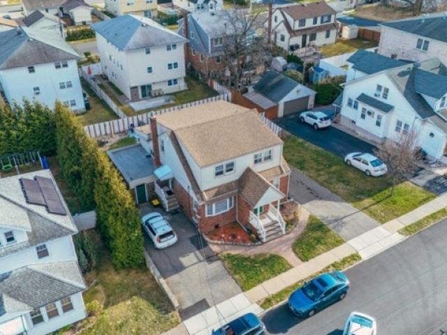 House for sale in Elmwood Park, New Jersey
