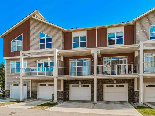 Townhouse for sale in Northeast, Northwest