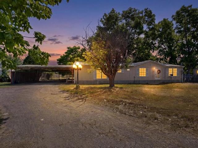 House for sale in Ellis, Texas