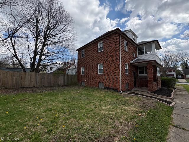 House for sale in Lee-Harvard, Cleveland