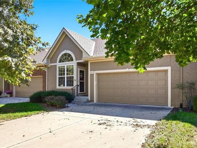 Townhouse for sale in Alden Place, Shawnee