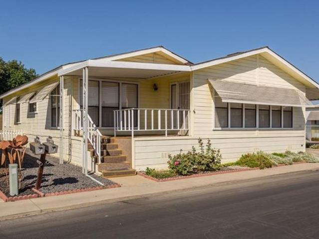 House for sale in Kingsburg, California