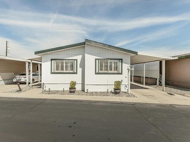 House for sale in Kingsburg, California