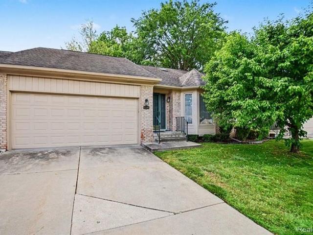 Condo for sale in Clinton Township, Michigan
