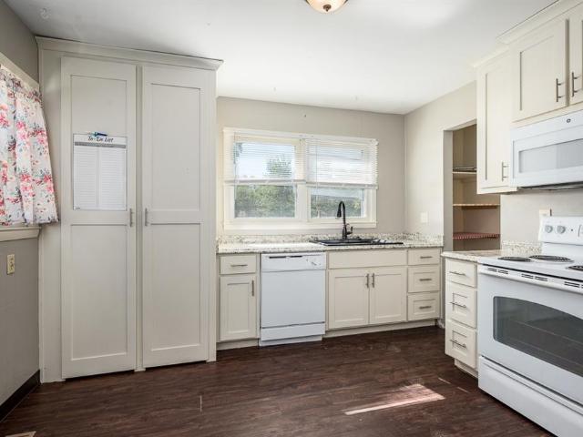House for sale in Basehor, Leavenworth County