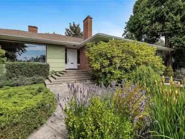 House for sale in Victoria, British Columbia