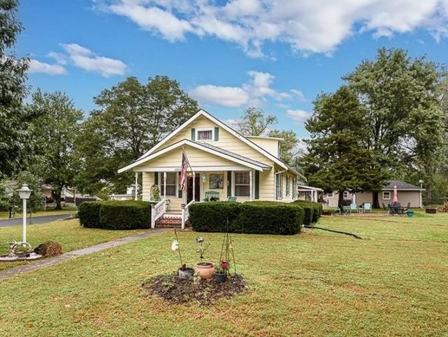 House for sale in Basehor, Leavenworth County